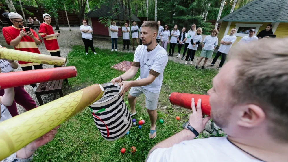 волк ловит яйца2